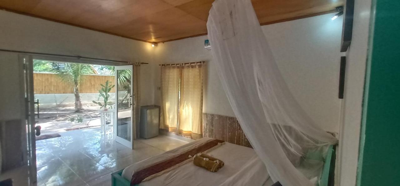 Star Bar And Bungalows Gili Air Ngoại thất bức ảnh